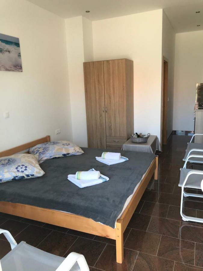 Apartmani Subasic パグ エクステリア 写真