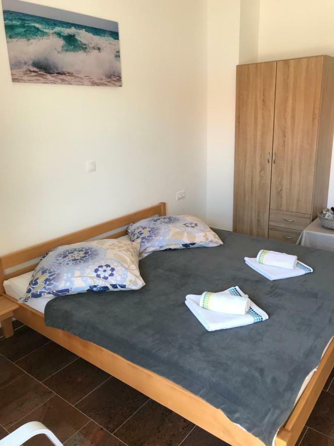 Apartmani Subasic パグ エクステリア 写真