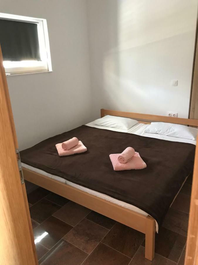 Apartmani Subasic パグ エクステリア 写真