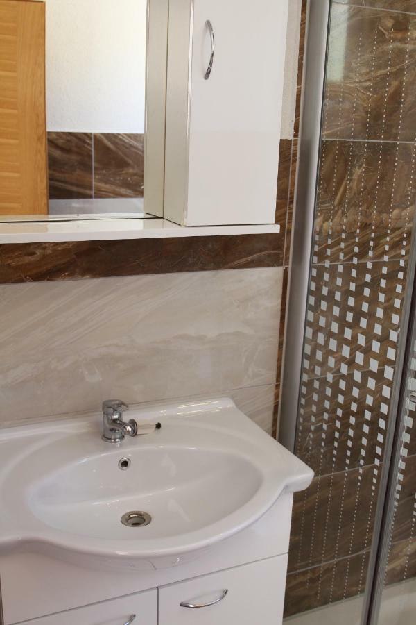 Apartmani Subasic パグ エクステリア 写真