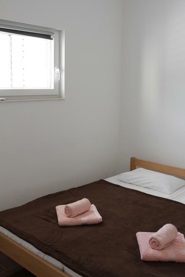Apartmani Subasic パグ エクステリア 写真
