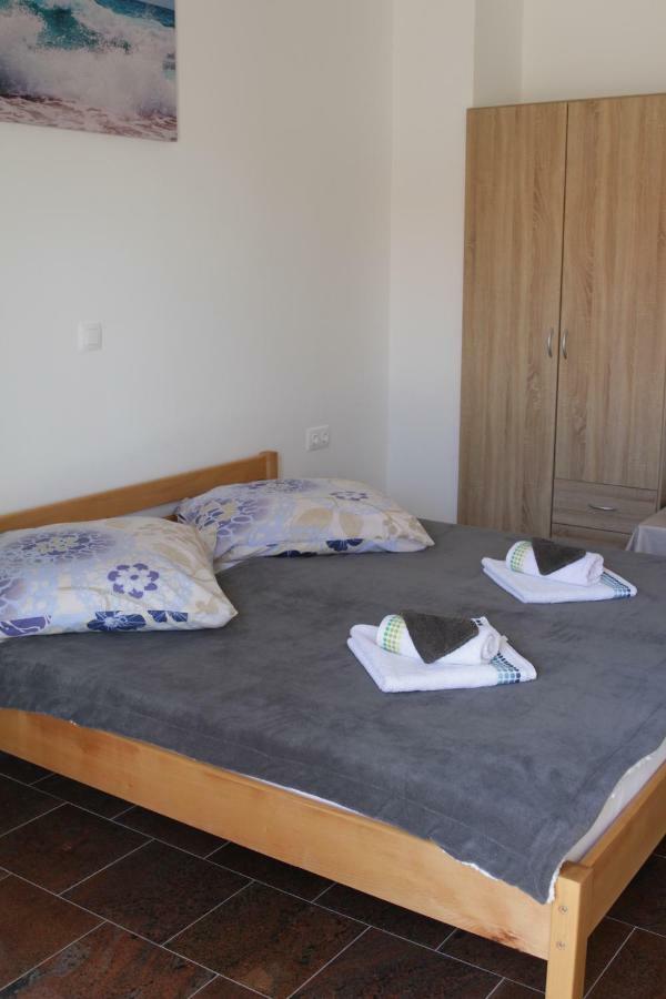 Apartmani Subasic パグ エクステリア 写真