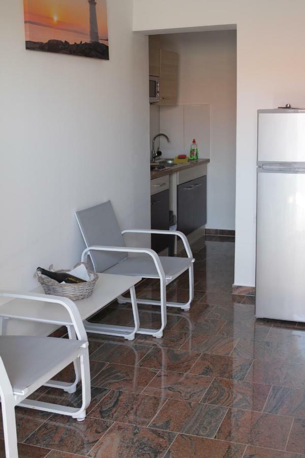 Apartmani Subasic パグ エクステリア 写真